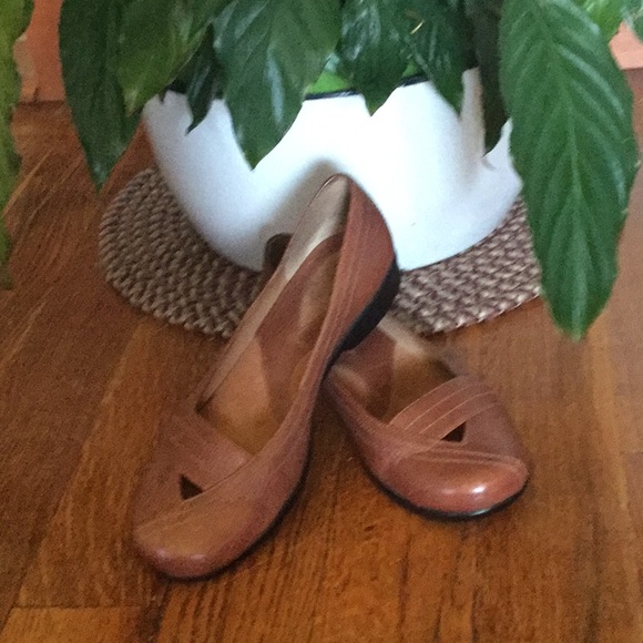 Clark’s Artisan Collection Flats - Picture 1 of 4